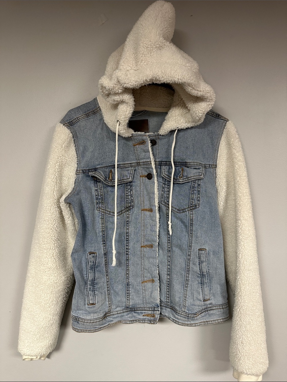 Maurices Women’s Light Blue Denim Jacket, Sherpa Sleeves and Hood, S, Like New!